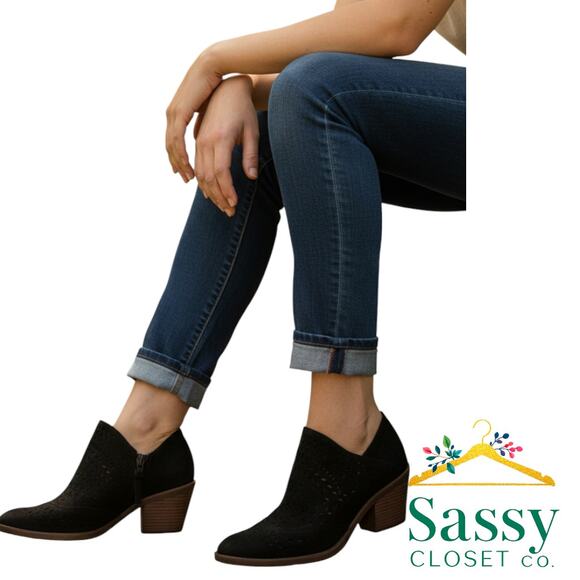 SOFFT Black Suede Chelsea Statement Booties Women’s Size 7.5 Cushioned Foot EUC - Picture 1 of 7